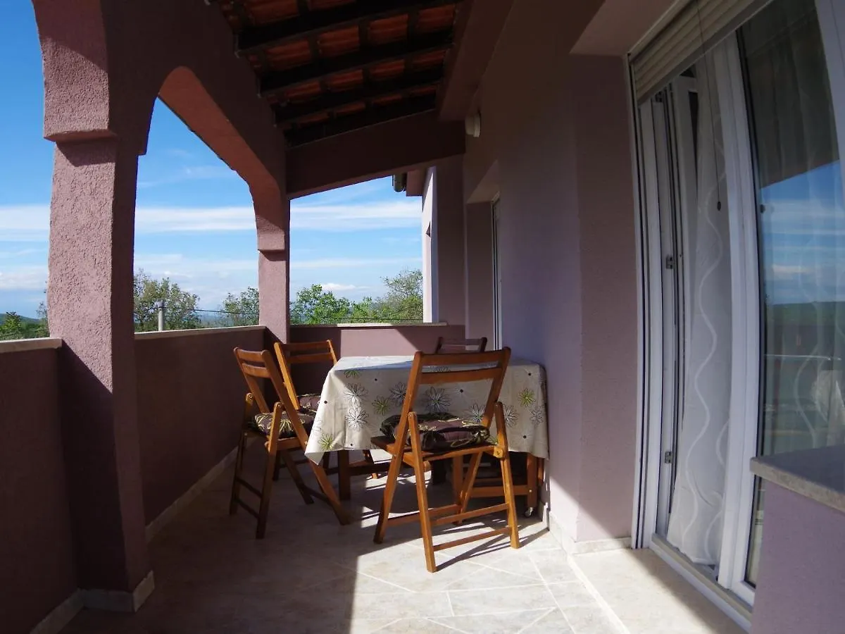 Spacious Apartment In Rakalj With Garden