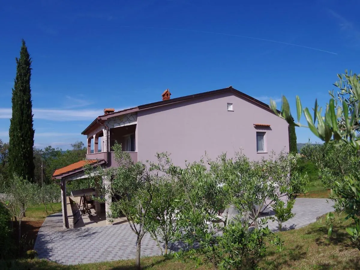 Spacious Apartment In Rakalj With Garden