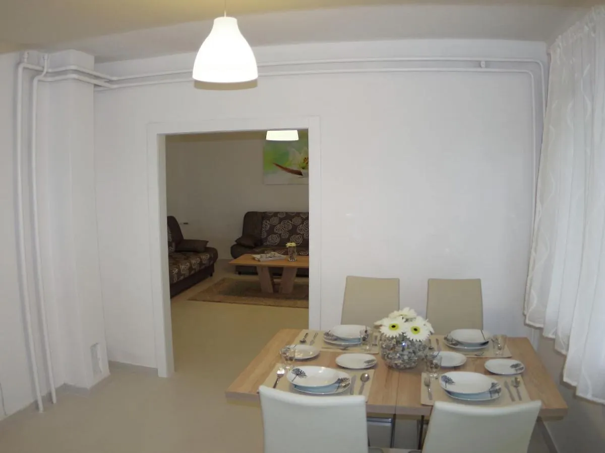 Spacious Apartment In Rakalj With Garden Kroatien