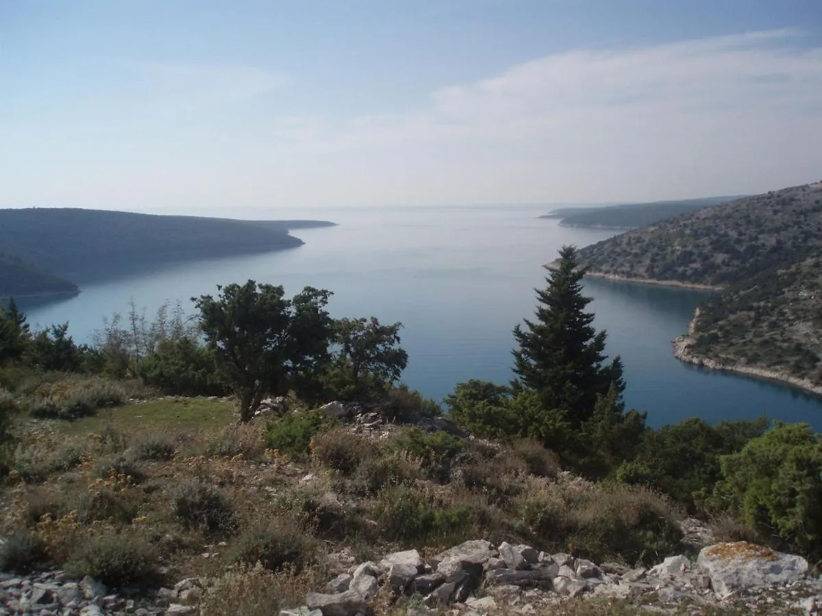 Spacious Apartment In Rakalj With Garden